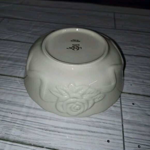 LENOX Small Rose Bowl Candy Dish Embossed Scalloped With Gold Trim 4 1/2”in - Picture 7 of 9